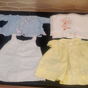 Set vintage 1970s? Infant clothes and blanket